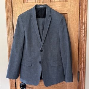 Boy’s Gray Van Heusen Flex Suit. Size 16.